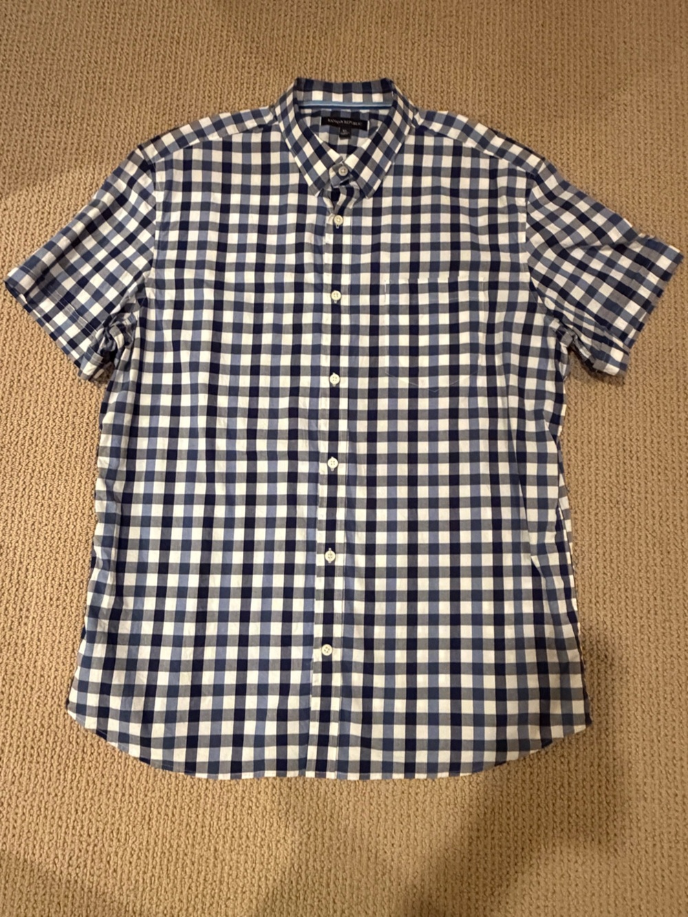 Banana Republic XL Men's Blue and White Gingham Short-Sleeve Shirt - Button-Up